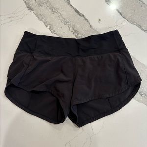 Perfect condition black lululemon speed shorts 2.5, size 2